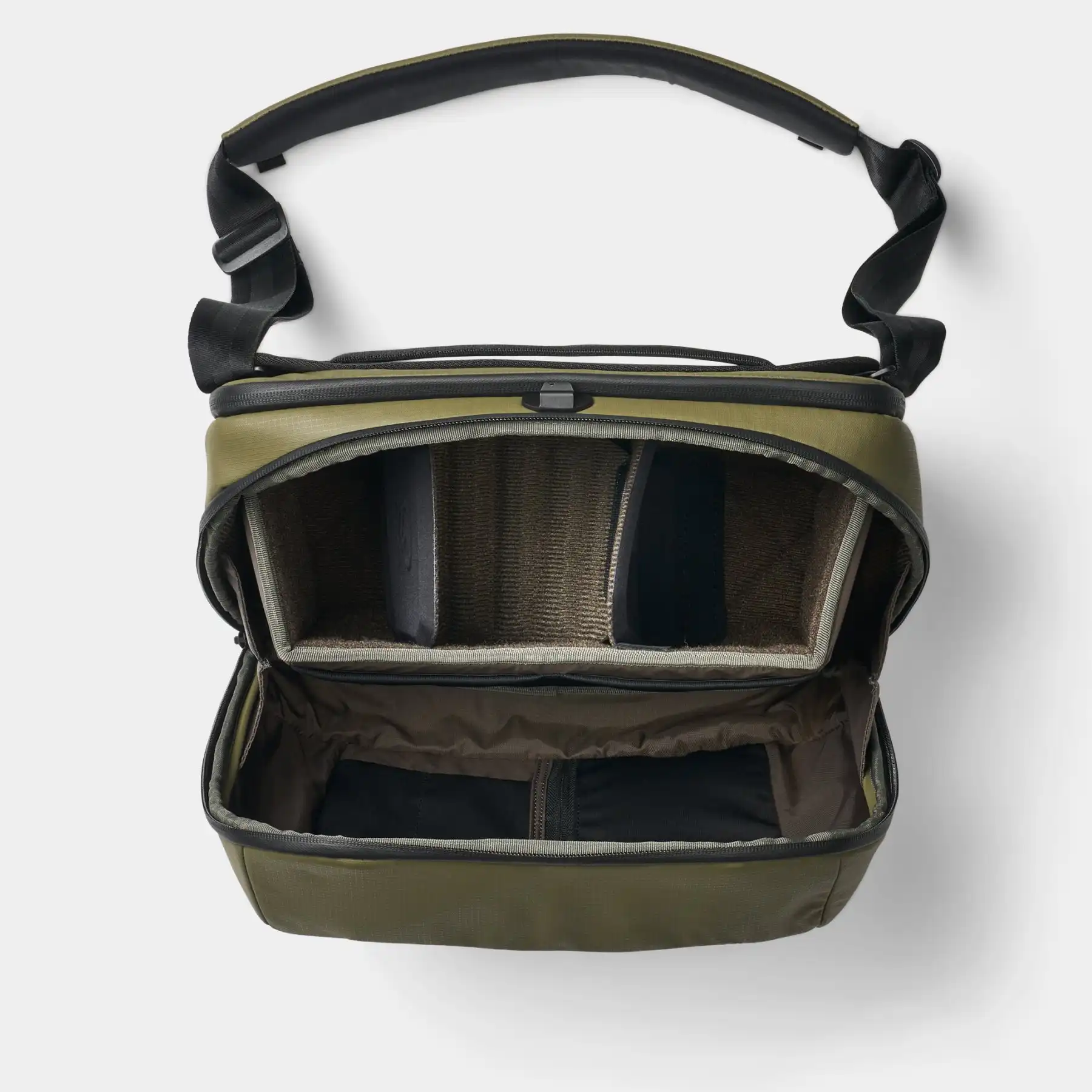 Alternative view of McKinnon Camera Messenger 13L